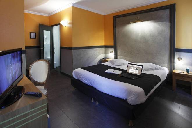 Adonis Marseille Vieux Port – Hôtel du Palais, Marseille