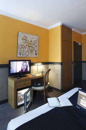 Adonis Marseille Vieux Port – Hôtel du Palais, Marseille