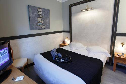 Adonis Marseille Vieux Port – Hôtel du Palais, Marseille