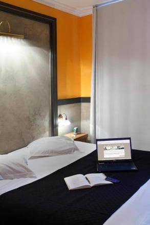 Adonis Marseille Vieux Port – Hôtel du Palais, Marseille