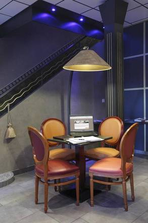 Adonis Marseille Vieux Port – Hôtel du Palais, Marseille