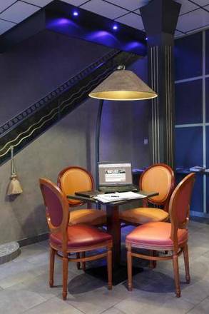 Adonis Marseille Vieux Port – Hôtel du Palais, Marseille