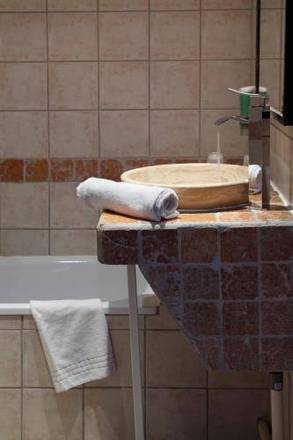 Adonis Marseille Vieux Port – Hôtel du Palais, Marseille