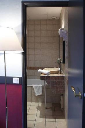 Adonis Marseille Vieux Port – Hôtel du Palais, Marseille