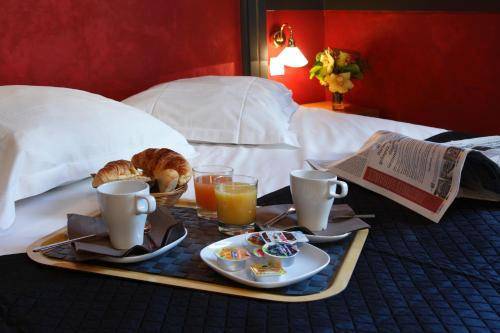 Adonis Marseille Vieux Port – Hôtel du Palais, Marseille